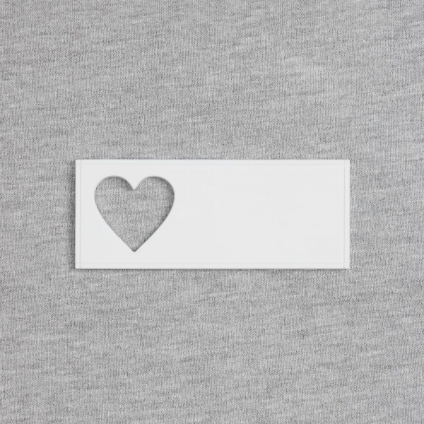 Лейбл из ПВХ с вырубкой «Сердце»