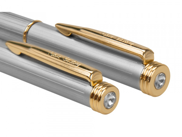 Набор Pierre Cardin коллекция ПАРА (PEN&PEN) : ручка шариковая + роллер. Корпус - латунь, отделка - глянцевое покрытие. Детали дизайна - позолота. Цвет - серебристо-бежевый. Упаковка Е.