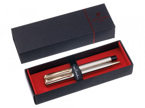 Набор Pierre Cardin коллекция ПАРА (PEN&PEN) : ручка шариковая + роллер, корпус - латунь. Отделка - стальное матовое покрытие. Детали дизайна - позолота. Цвет - стальной.