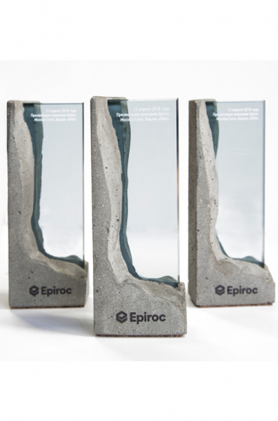 Наградная статуэтка Epiroc (бетон, стекло) продаётся от 10 шт
