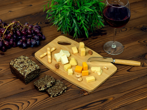 Набор для сыра с ножом и доской из бамбука